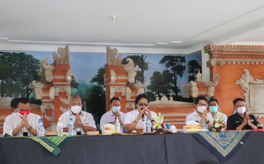 Wujud Bakti Kepada Krama Badung, Bupati Badung Giri Prasta Lanjutkan Pemantauan Penyaluran BLT di Kuta Utara